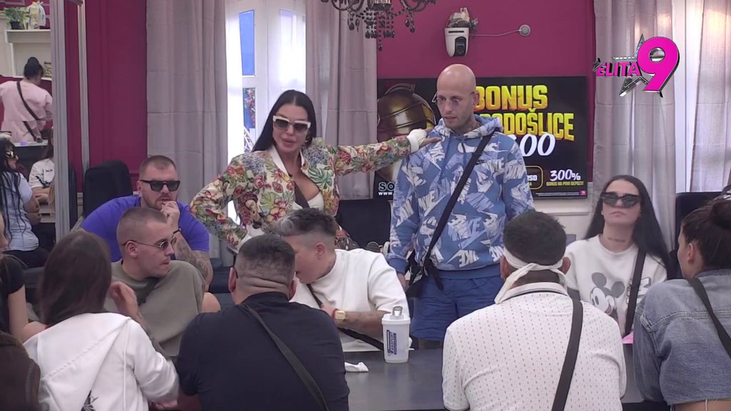 DOBACIVAO JOJ JE I SMEŠKAO SE: Stanić istakao da je Luka izgubio razum zbog Maje, pa istakao da je on njega igra: ZANIMA JE SAMO ASMIN! (VIDEO)