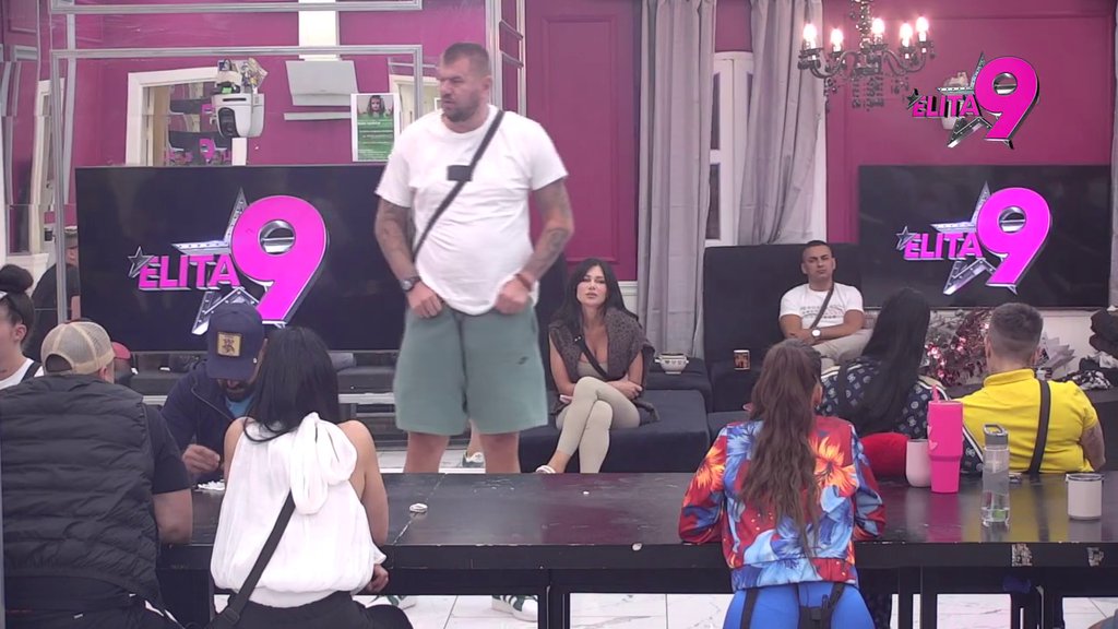 Ne da na njihovu ljubav: Janjuš brutalno urnisao vezu Maje i Cara, ona ga dočekala na zicer i žestoko izvređala! (VIDEO)