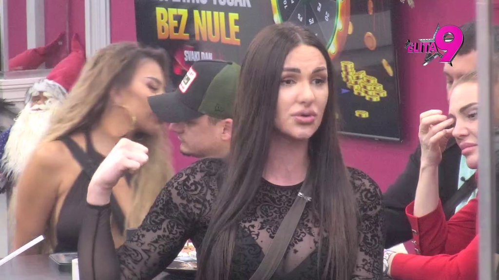Oblači falš haljine koje mirišu na naftalin: Zorica u svom stilu ispozivala Kačavendu! Dušica pokušala da ismeje Janjuša, pa dobila povratnu (VIDEO)