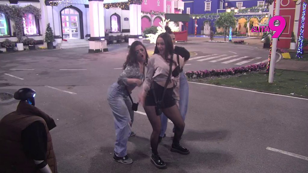 ŽARE I PALE! Sandra, Dušica i Boginja vrelim plesom usijale Šimanovce: Ove scene nisu za one sa slabim srcima! (VIDEO)