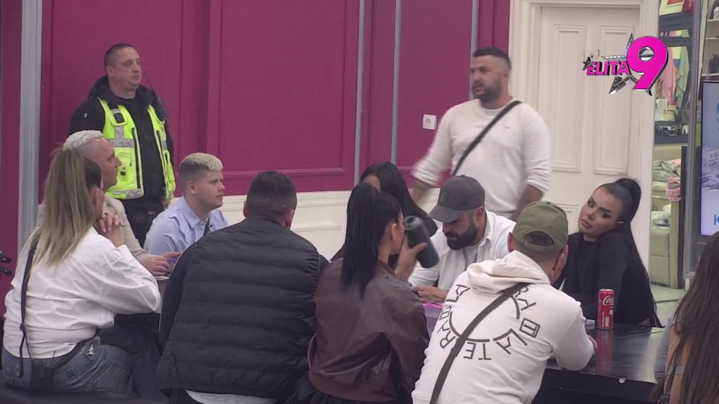 Ona će ići sa mnom u Linc da zajedno zidamo zgrade: Asmin ludi od Majine ljubomore, pa otkrio svoj tip devojke! (VIDEO)