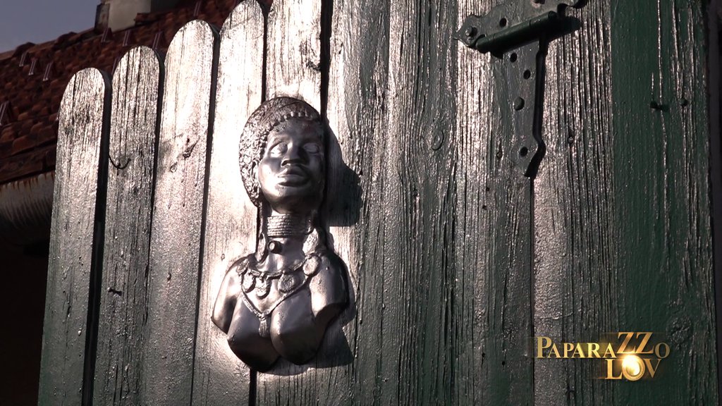 EVO KAKO IZGLEDA KUĆA ANELI AHMIĆ U ALIFAKOVCU: Nalazi se tik pored groblja, svuda ZASTRAŠUJUĆE skulpture, a ovako KOMŠIJE govore o njoj i njenoj porodici... (FOTO)
