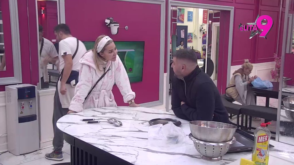 Trese se Bela kuća od Anelinog urlikanja: Alibaba je dovodi do ludila, hitno traže sastanak sa advokatom! (VIDEO)