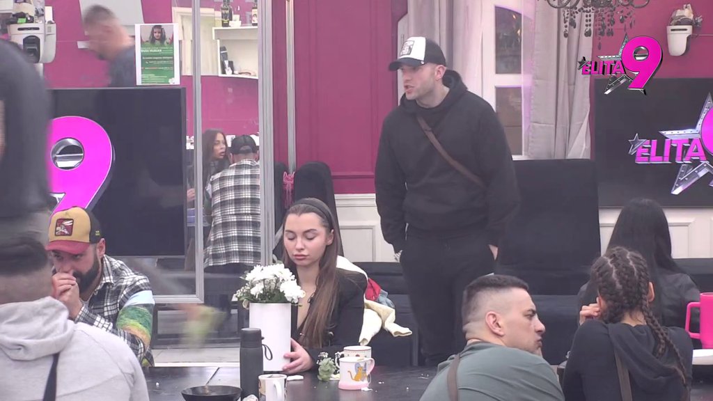 Ako obuje muške papuče, možda bude muškarac: Anđelo ponizio Luku pred svima, on najavio da će Anita plakati (VIDEO)