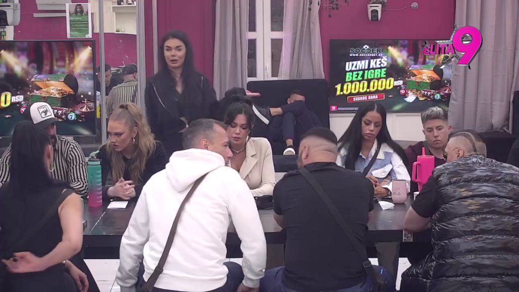 Anita javno stala uz Staniju, Luka demolirao i nju i Aneli: Dokazao bi ti se da je otišao u Sarajevo, a ne u poslastičarnicu i kod Miće da lupa na vrata (VIDEO)