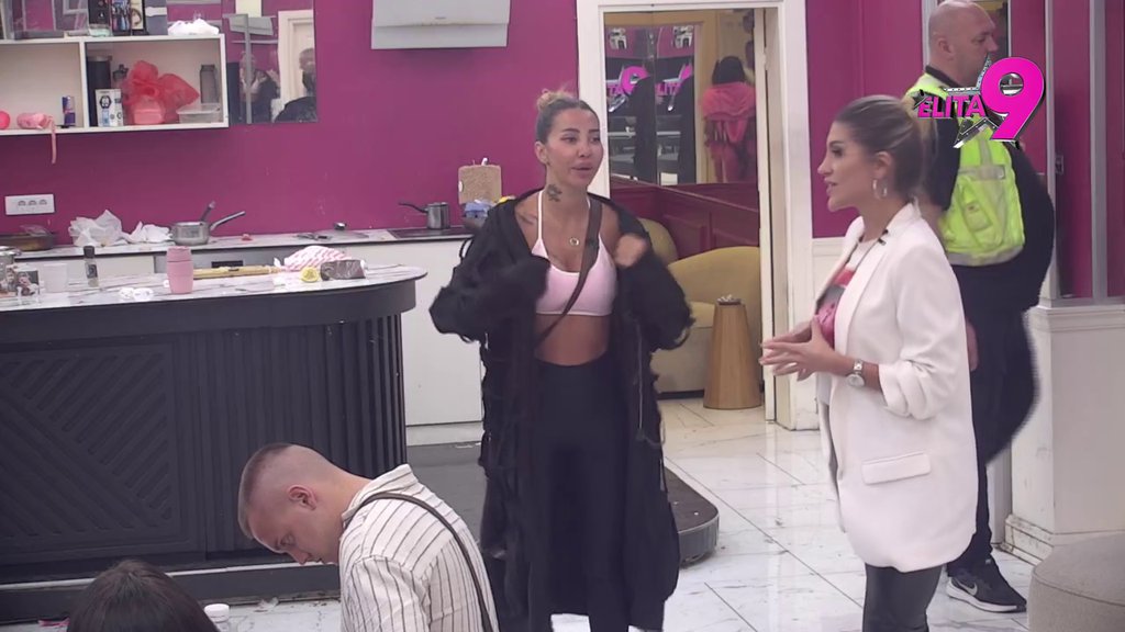 Maja i Asmin odlučili da više ništa neće narušiti njihov odnos, stali uz Luku i opravdali njegovu šalu o pašteti, pa Aneli oplela: Da mogu da vrtaim vreme ne bih ga poslala sa Anitom u izolaciju! (VIDEO)