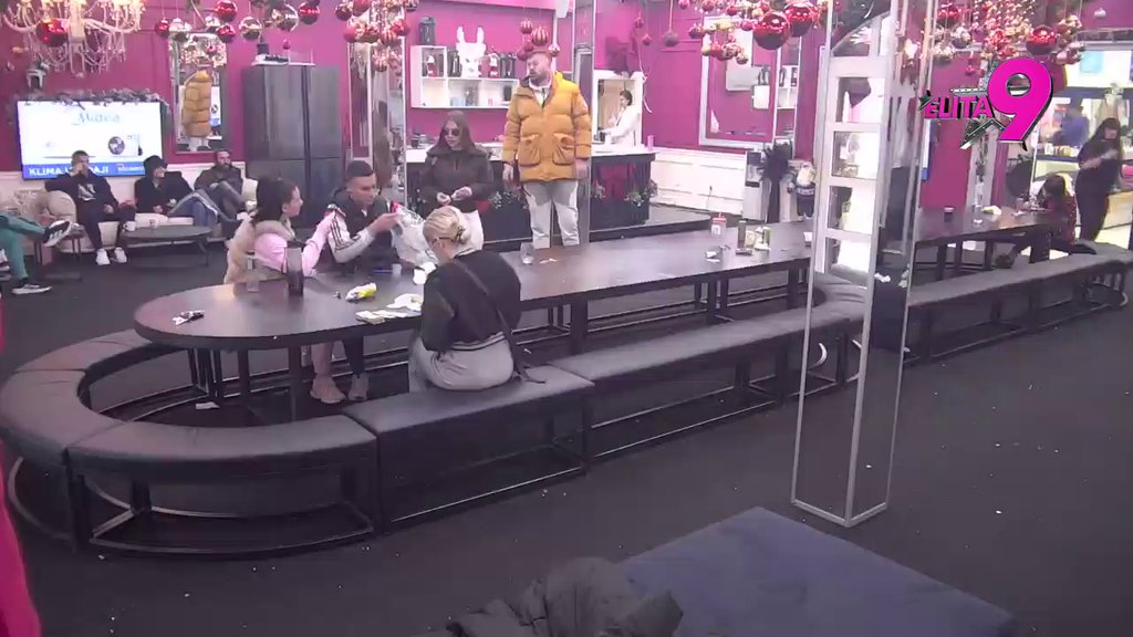 NAMERAVALA SAM... Aneli se OZARILA nakon što je gledala Janjuša, pa mu uputila OVE reči! (VIDEO)