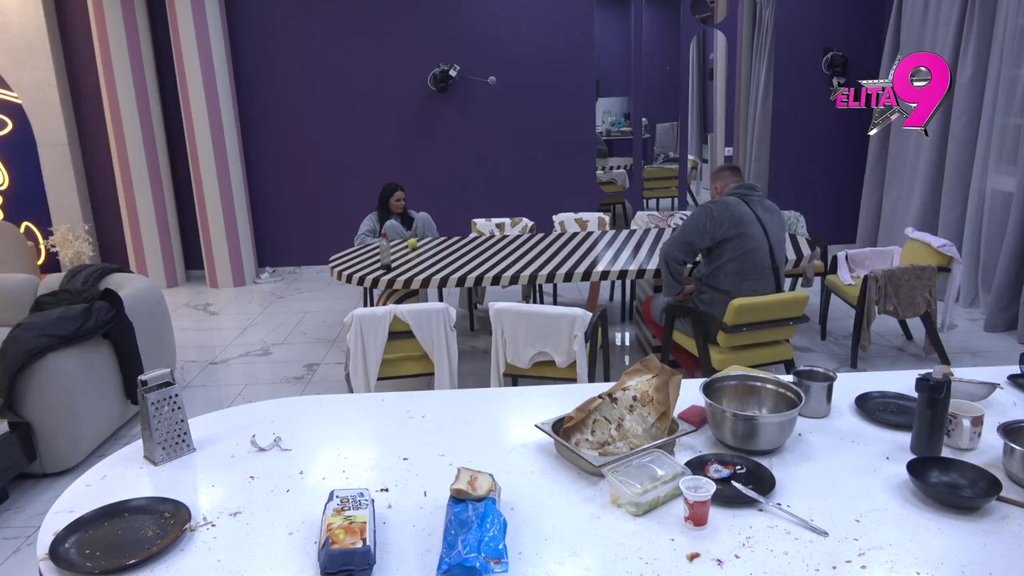 Kanto od dva metra, sredi put u Prijepolju: Jovana i Janjuš se čašćavaju uvredama, on ponovo pomenuo njihov odnos pre Elite (VIDEO)