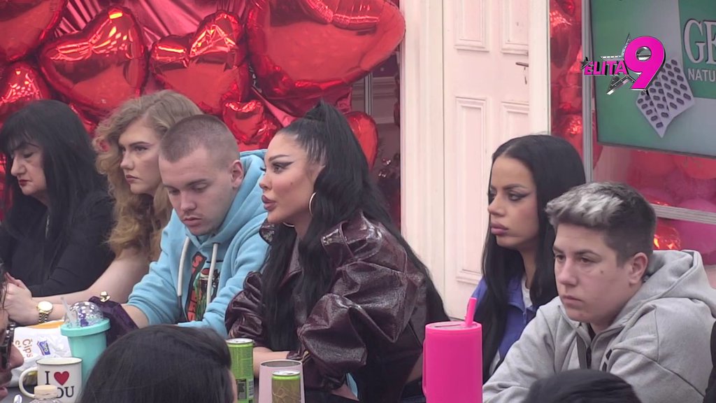 Preko noći se promenila! Aneli u nekoliko poteza postavila Maju na svoje mesto, pa se zbog Asmina rasula na komade: Kako si lep večeras kao nekad! (VIDEO)