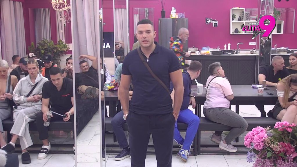 Ovo s njene strane je VELIKA NULA: Anđelo progovorio o Anitinom brutalnom se*su na metar od njega, ne može da dođe sebi od BLAMA što je bio s njom (VIDEO)