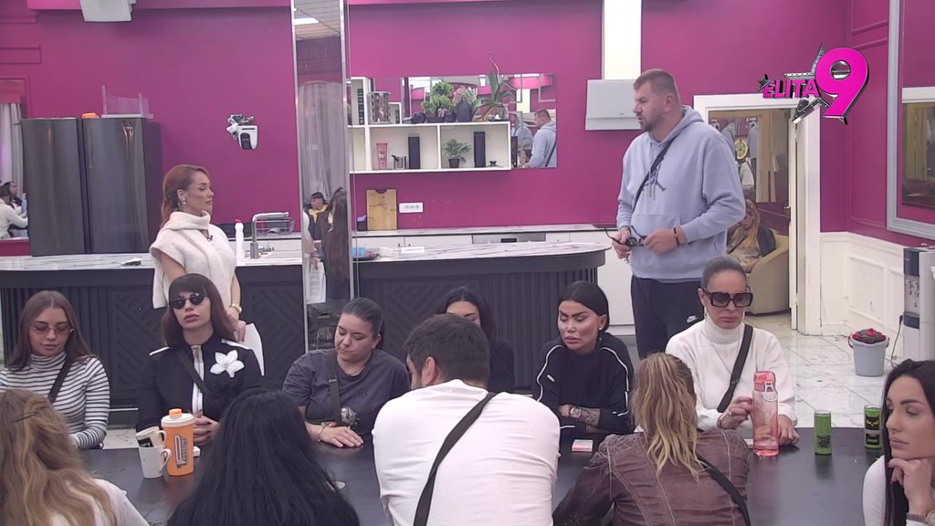 Ne znam ko je ovu Anitu doveo do prvog mesta?! Asmin zaratio sa Stanojlovićevom, ona ga oduvala, Teodora ne zna gde bije od svojih blamova (VIDEO)