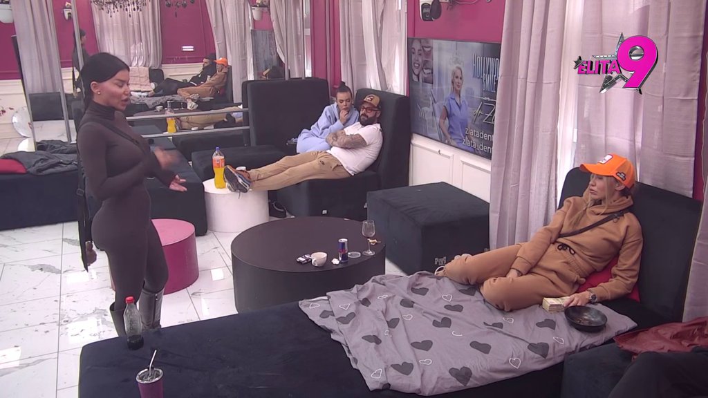 Vanja Živić ubola u srž: Ti bi SVE MUŠKARCE ZA SEBE! Aneli joj ODBRUSILA: D*pe ti curi, kako će Bobanac da te... (VIDEO)