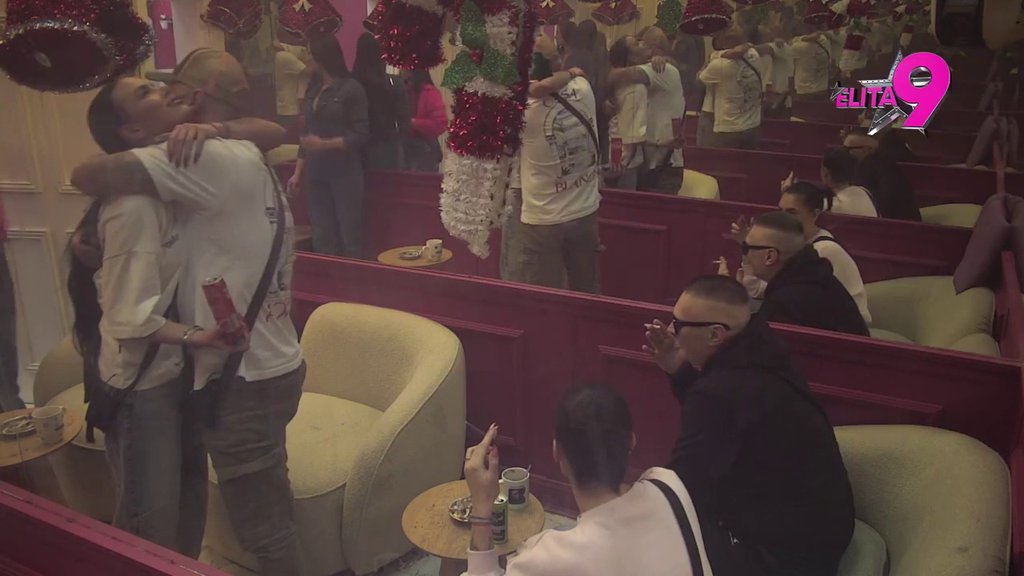 MIR BOŽJI, HRISTOS SE RODI! Učesnici Elite 9 jedni drugima čestitali praznik, posebna energija vlada Belom kućom (VIDEO)